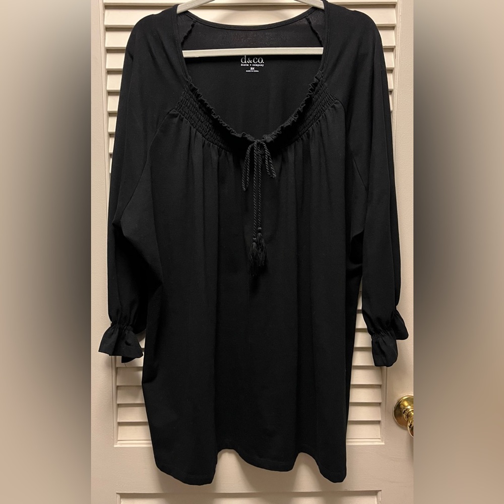 D & CO 3X NEW NEVER WORN. BLK long sleeve. Good condition, soft and comfortable!